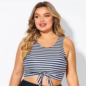 Meet.Curve Top. NWT. Black and white